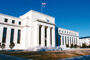 訪調經濟學者 彭博： Fed 將6月降息 今年降三次
