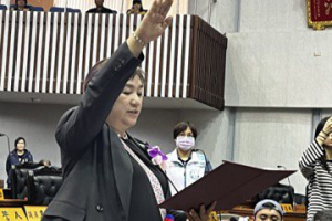 台東縣議員高美珠遞補就職 誓言「2年半要當4年用」