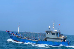 影／警報大響！4艘大陸漁船越界 台中海巡堅守成功驅離