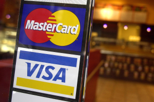 Visa和萬事達同意降刷卡費  美國商家五年省300億美元