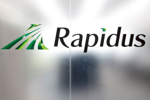 日本經濟大臣宣布加碼補助晶片國家隊 Rapidus補助總額近1兆日圓