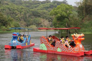 竹市青草湖水域活動開跑 市民平日搭天鵝船享百元補助
