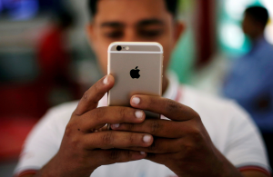 彭博：蘋果去年印度製iPhone產值倍增 鴻海包辦三分之二