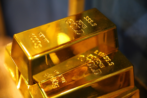 高盛說黃金多頭銳不可當 估年底金價衝上2,700美元
