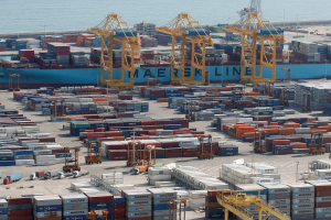 供應鏈最新威脅！地中海港口警告：貨櫃存放場幾近滿載