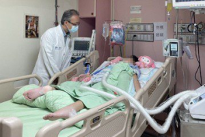 入院搶救76天...彰化被撞11歲姊姊原已好轉還會笑 突因急性水腦症昏迷命危